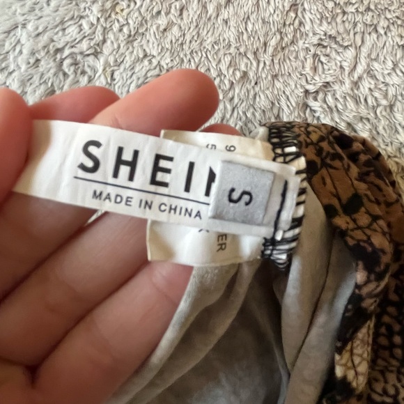 Snake Print Wrap-around crop top - Picture 3 of 3